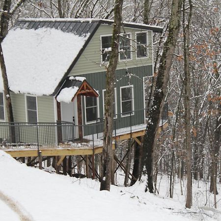 Вилла Secluded Treehouse In The Woods - Tree Hugger Hideaway Брэнсон Экстерьер фото