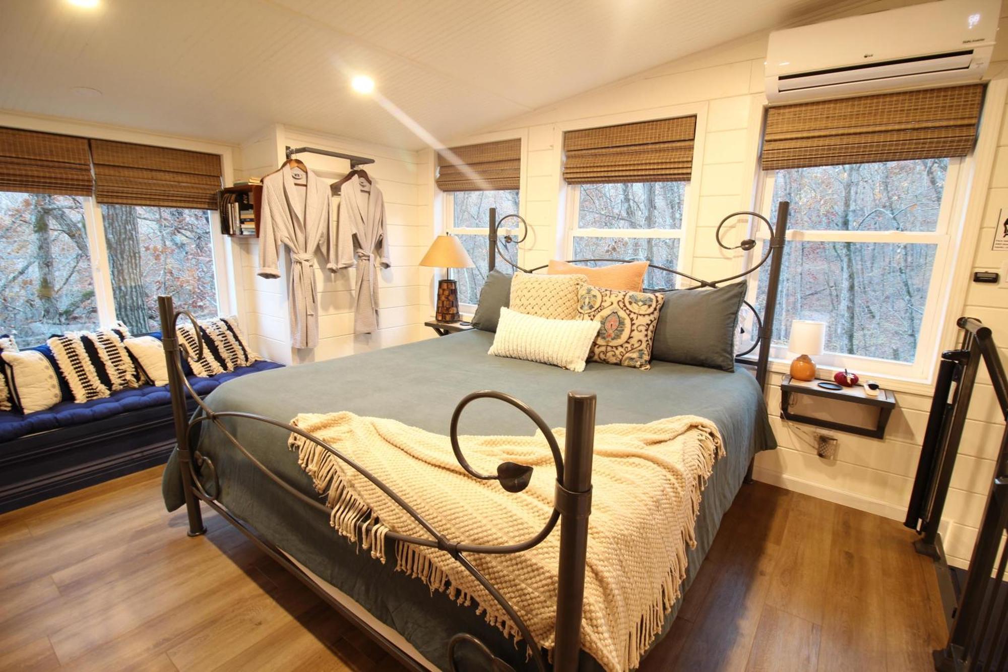 Вилла Secluded Treehouse In The Woods - Tree Hugger Hideaway Брэнсон Экстерьер фото
